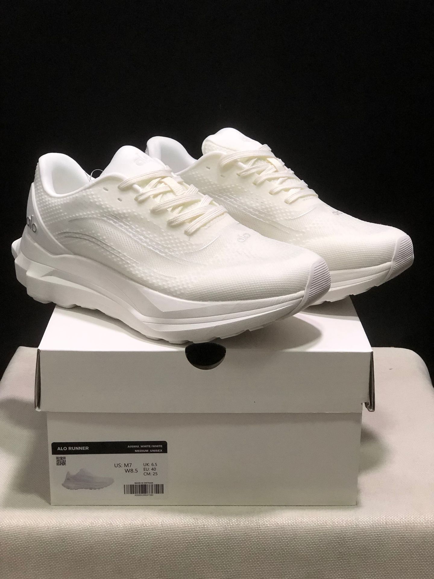 European 2025 trendy brand new classic export couple breathable casual white lace-up running sneakers men’s shoes
