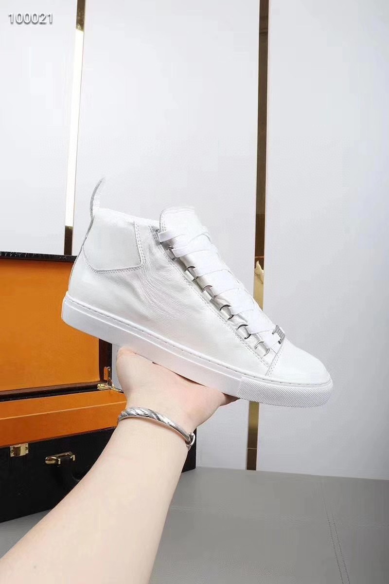 European station men’s fashion leather casual shoes, european goods high-end athletic sneakers, hot-selling trendy men’s loafers