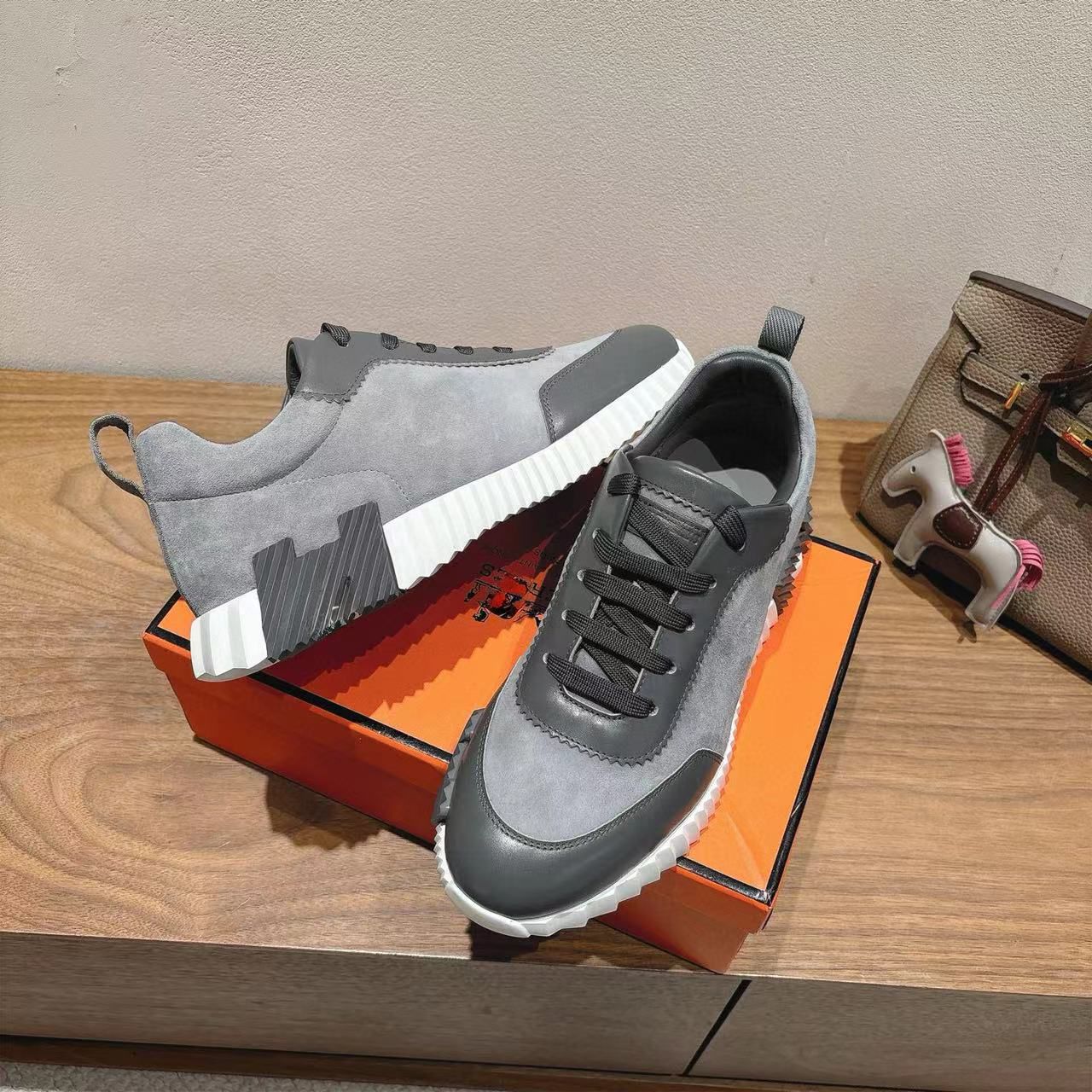 2025 new european style men’s casual sneakers – versatile, breathable, high-end mesh, lace-up skate shoes for trendy men
