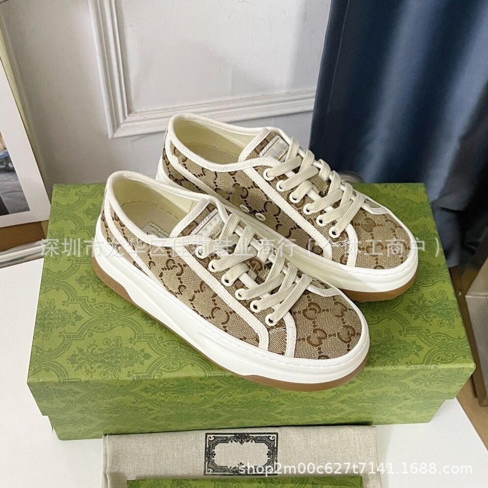 High-end 1977 platform sneakers with rhinestone embroidery for women, new retro chunky sole sneakers for 2025, height increasing couple’s style, plus size available