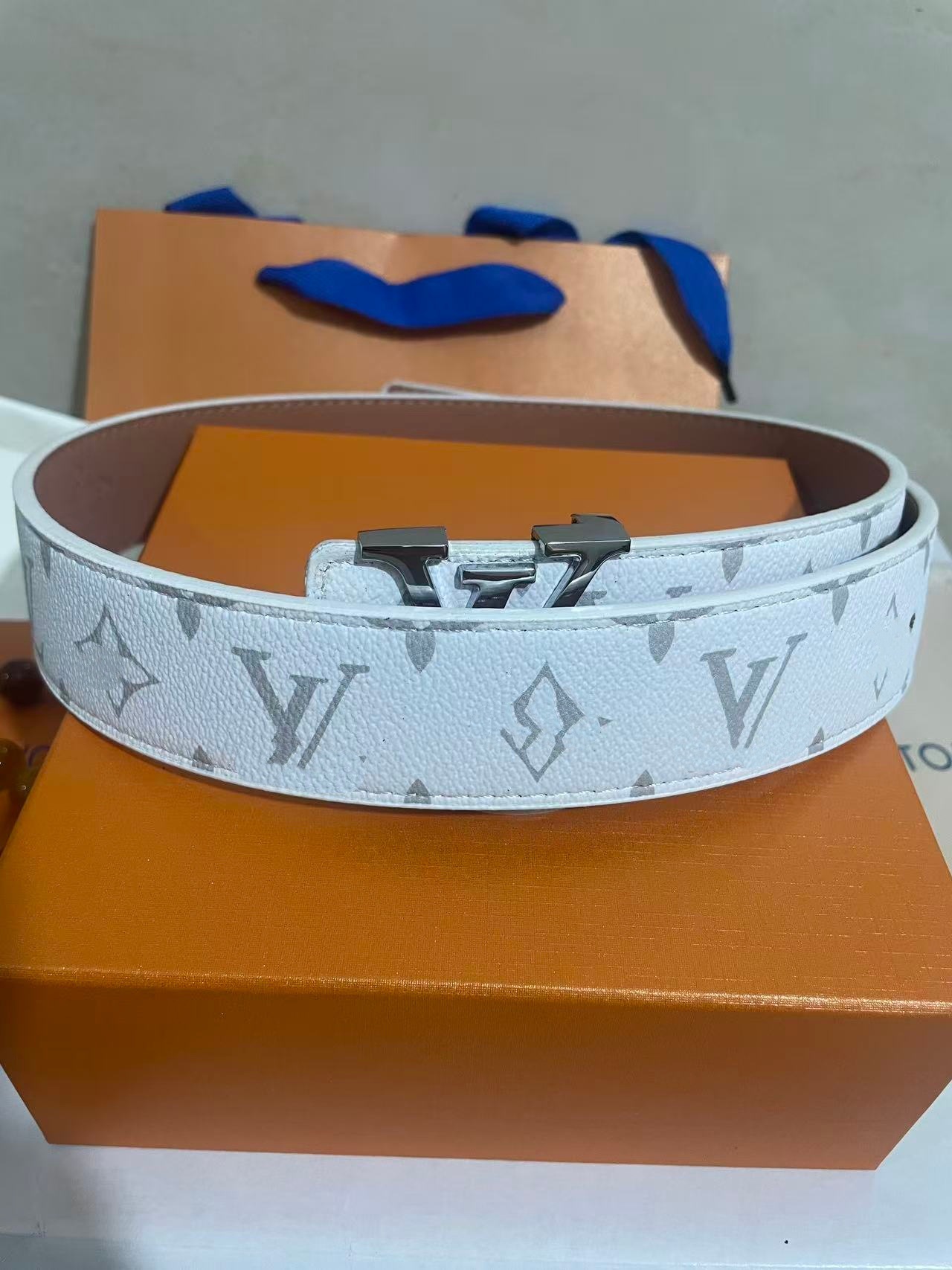 Cross-border new smooth buckle trousers belt live douyin popular belt men’s accessible luxury letter men’s belt casualeasiest for match