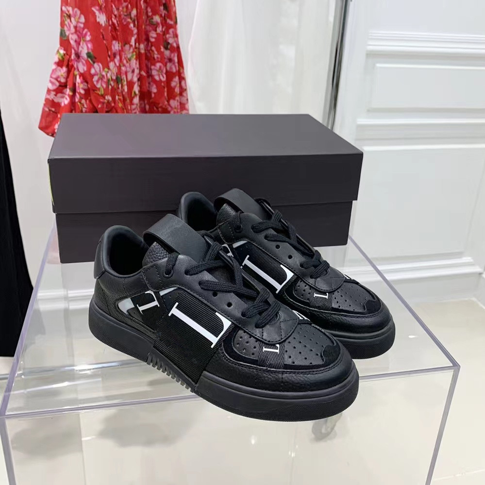 High-end white sneakers: breathable, versatile, casual flat sneakers with lace-up closure – unisex style for couples