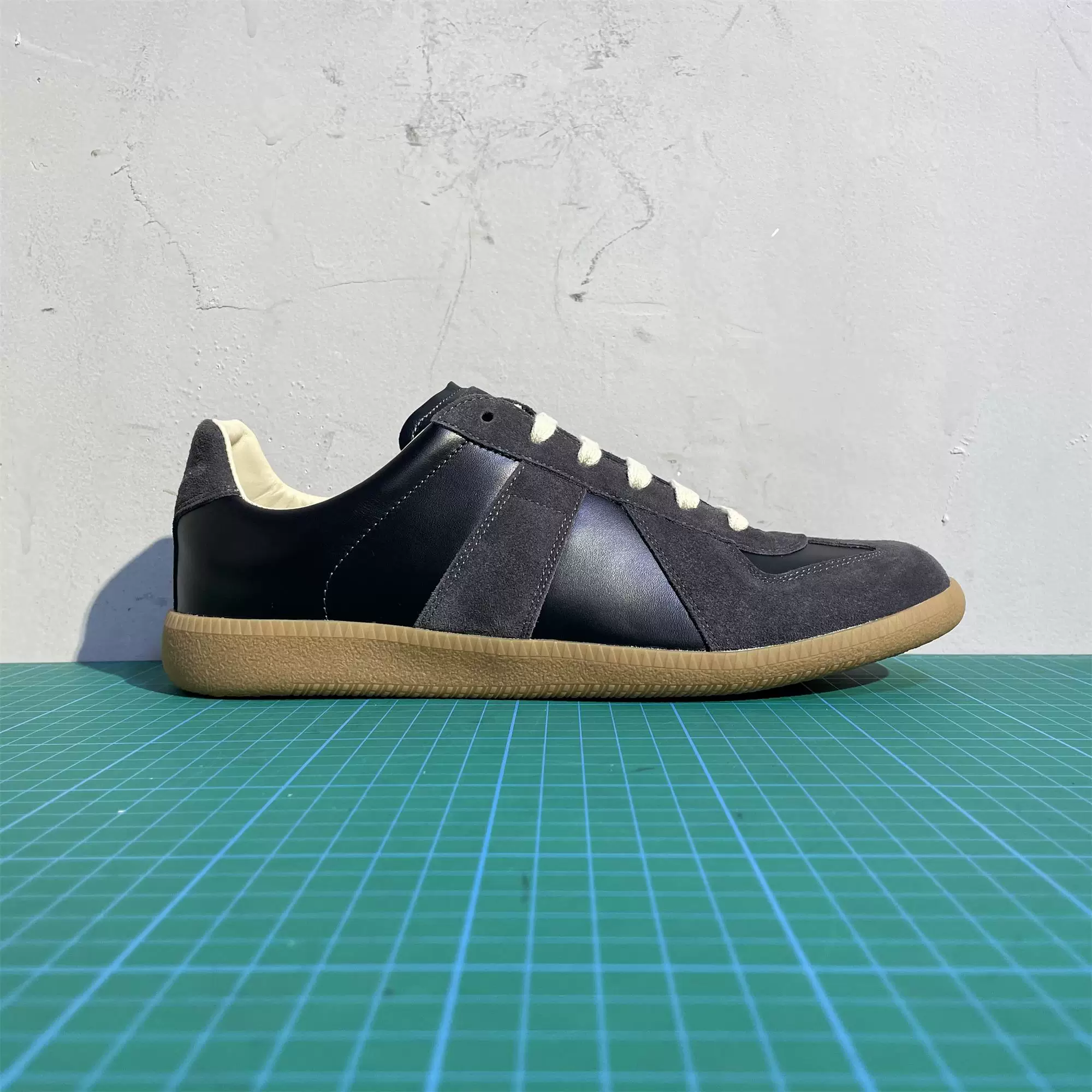[shoe player] mmgat retro white shoes made with ingenuity, raw rubber flats sneakers
