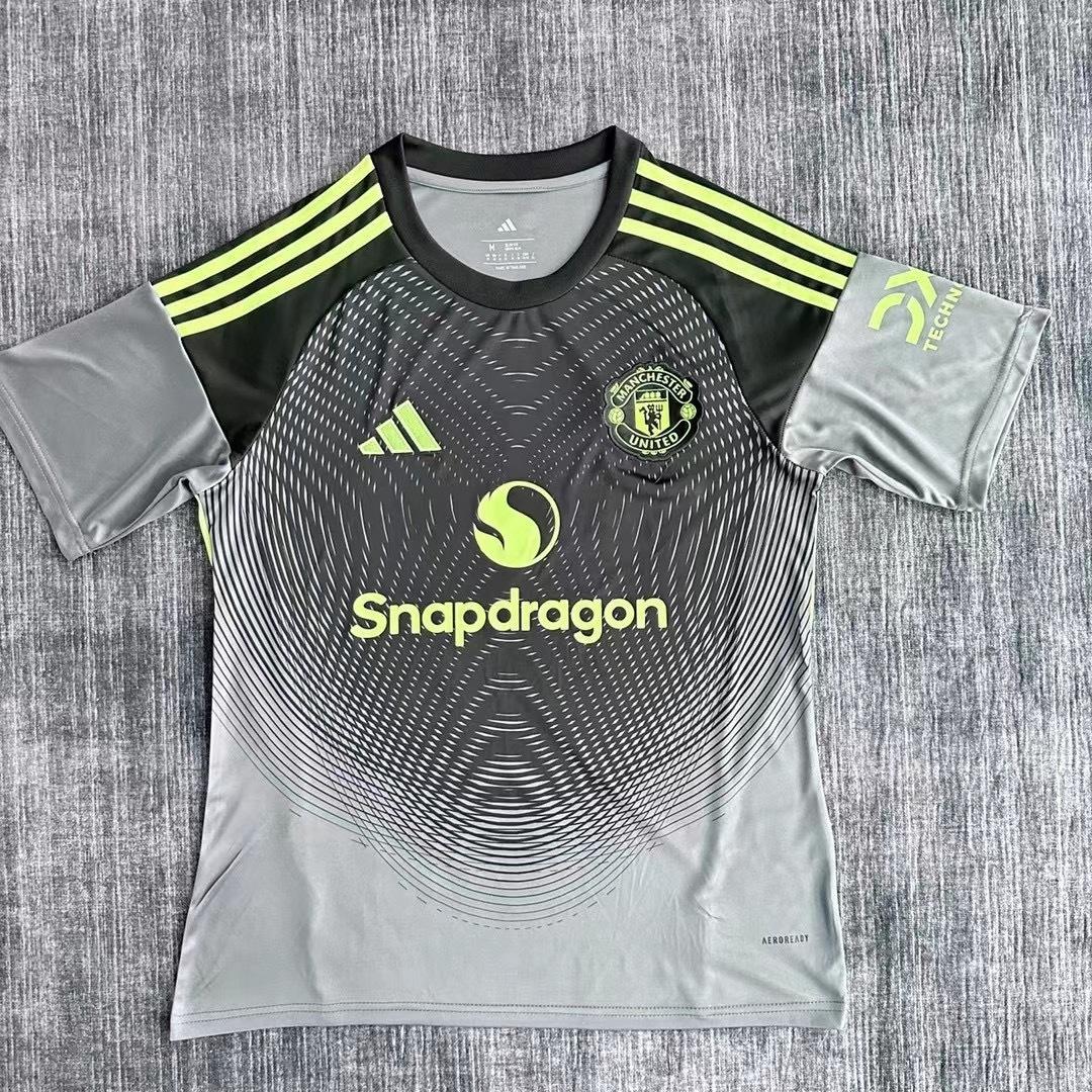 25-26 Manchester United goalkeeper jersey